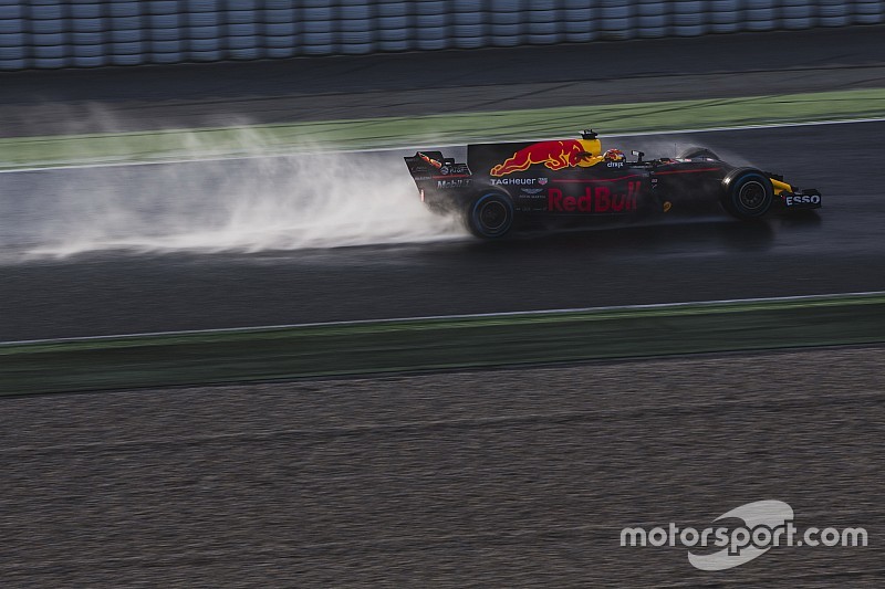 Red Bull будет быстро нагонять Mercedes, уверен Ферстаппен