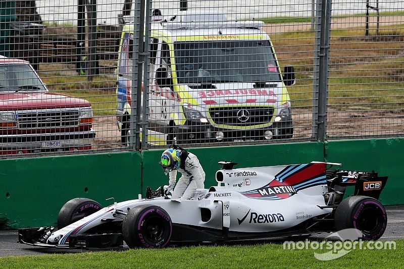 Felipe Massa, Williams FW40 stopped in the second practice session