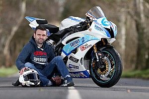 William Dunlop muere en un accidente en la Skerries 100
