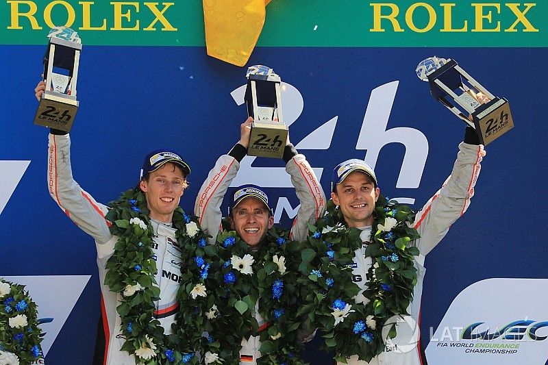 Podium: 1. Timo Bernhard, Earl Bamber, Brendon Hartley, Porsche Team