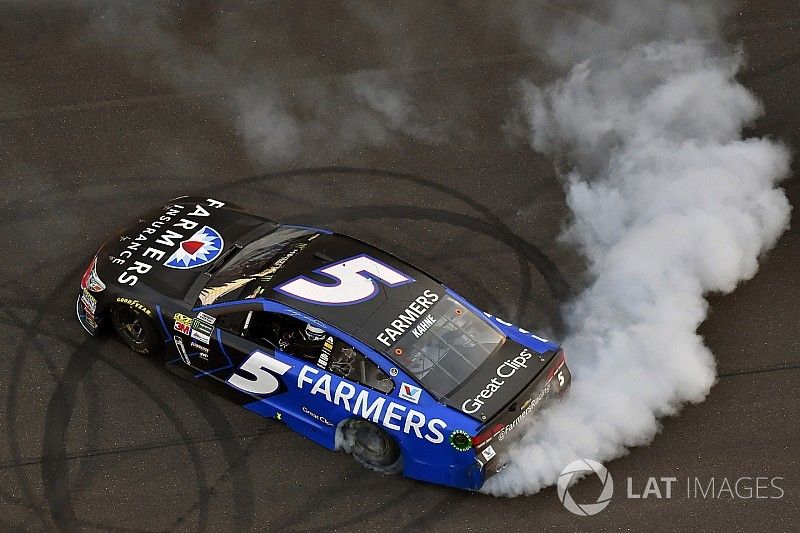 Kasey Kahne takes thrilling win in chaotic Brickyard 400