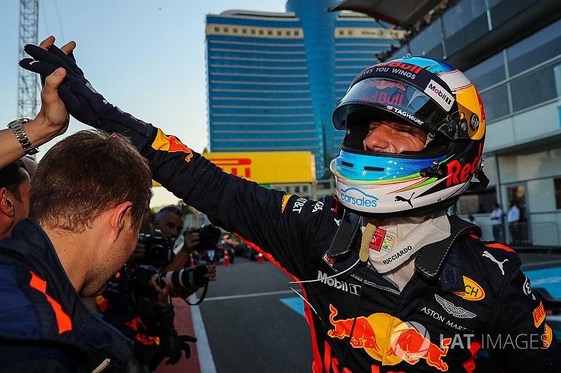 Le vainqueur Daniel Ricciardo, Red Bull Racing RB13