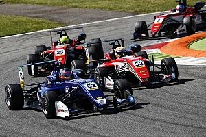 Илотт выиграл третью гонку Ф3 в Монце