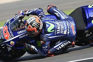Viñales halve seconde los in eerste training op Silverstone