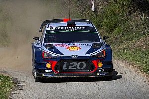 Corsica, PS6: Meeke rompe il motore, Neuville vola in vetta!