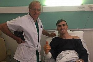 Baz se opera para solucionar su problema de síndrome compartimental