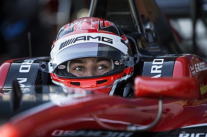 Pole e record della pista per George Russell ad Abu Dhabi