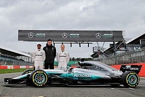 Mercedes presentó oficialmente su W08 para 2017