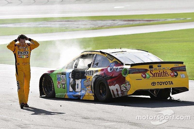 Kyle Busch, Joe Gibbs Racing, Toyota, nach Crash