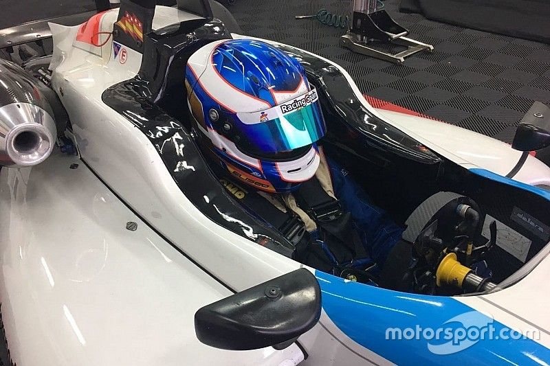 Eliseo Martínez en un test con el F3 de Teo Martín Motorsport en diciembre