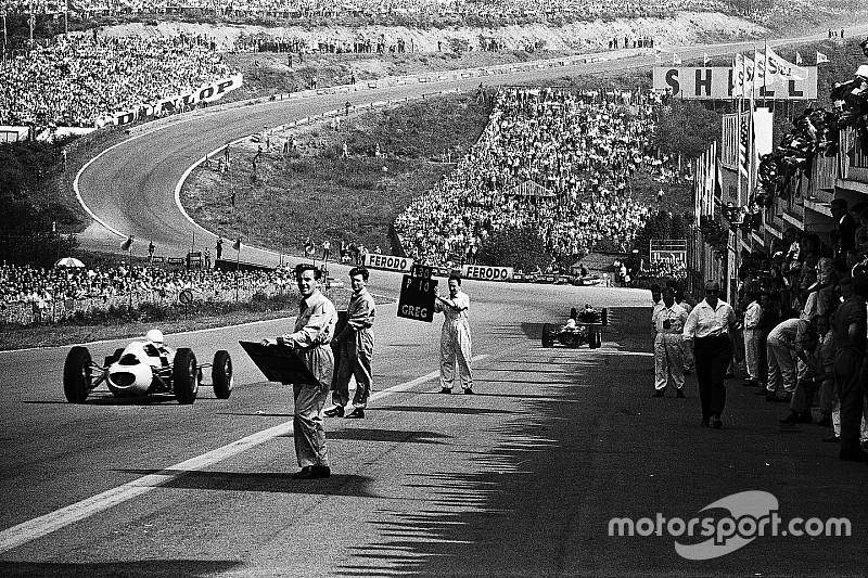 Eau Rouge: Waar jongens mannen worden