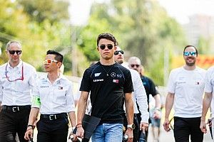 De Vries waagt zich aan simracen: “Complete rookie in die wereld”