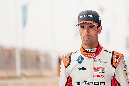 Az ex-F1-es pilóta nem örvendezteti meg a szomszédokat a karanténban (videó)