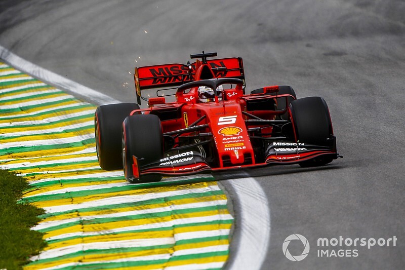 Vettel lacht: "Misschien moet Honda ook maar eens uitleg geven"