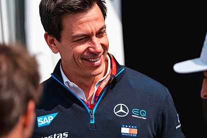 Wolff szerint hihetetlen, amit a Mercedes csinál a Forma-1-ben
