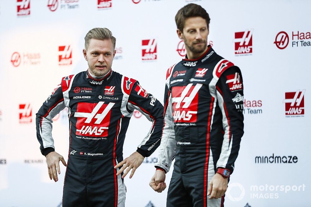 Romain Grosjean, Haas F1 Team e Kevin Magnussen, Haas F1 Team alla presentazione della Haas VF-20