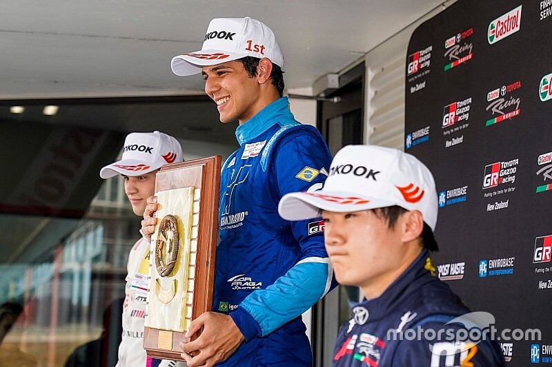 Igor Fraga volta a vencer em Hampton Downs e assume liderança da Toyota Racing Series