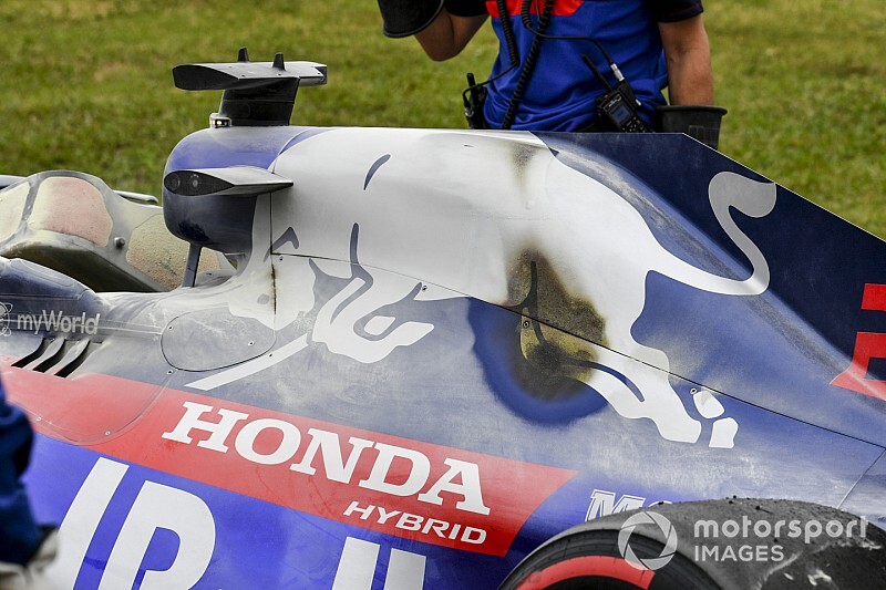 A füstölő és megégett Toro Rosso Brazíliából: videó+képek