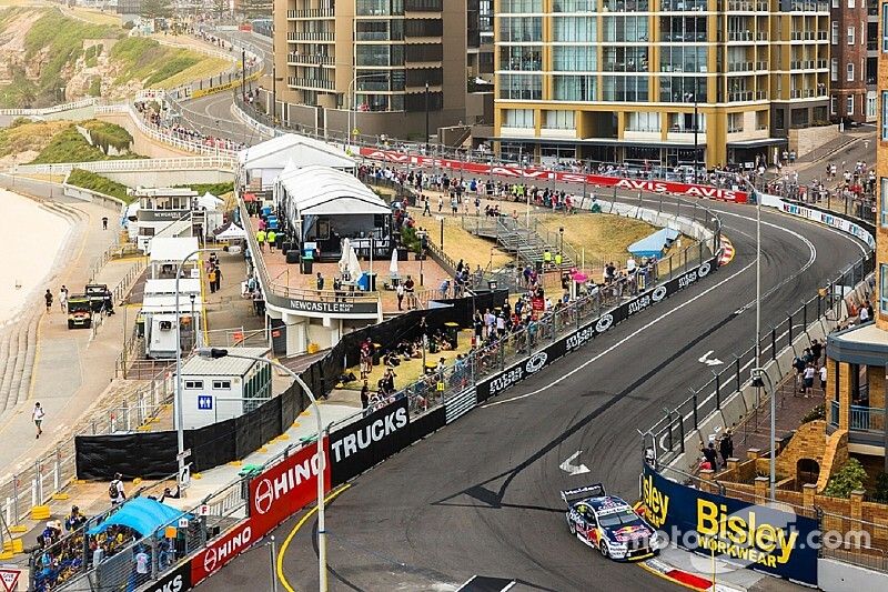 Newcastle Supercars: Whincup sets Friday pace