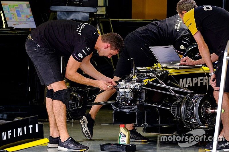 Renault F1 Team R.S.19 in the garage