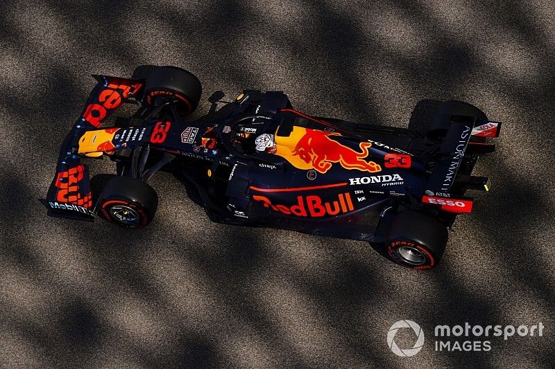 Ферстаппен опередил пилотов Mercedes в последней тренировке 2019 года
