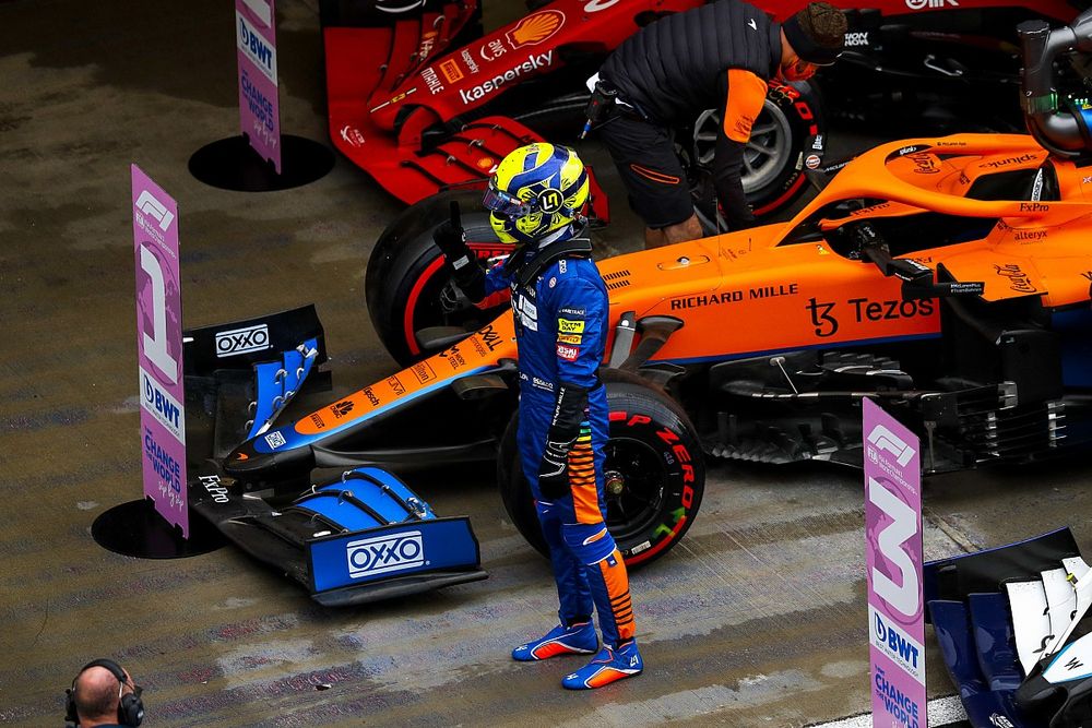 Le poleman Lando Norris, McLaren, dans le parc fermé