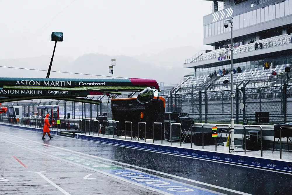 Rain pours down on the track in Russia 