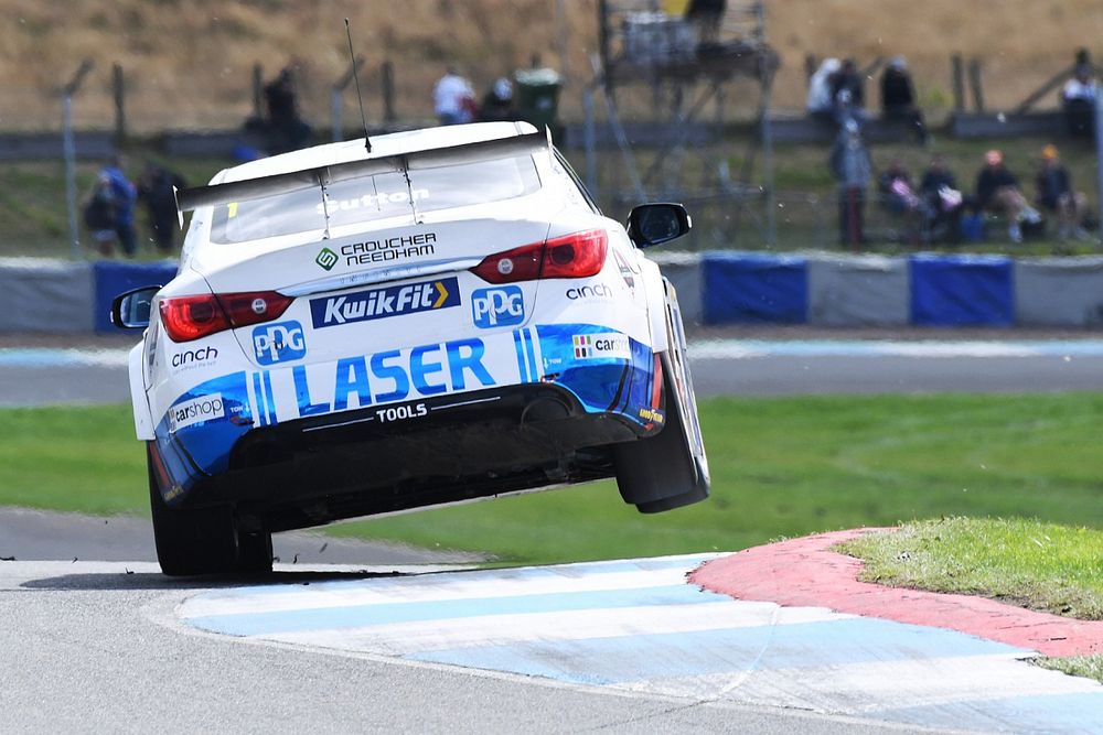 Knockhill BTCC: Sutton grabs thrilling last-lap win over Turkington in race two