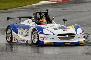 雨中の激戦となったKYOJO CUP第3戦は翁長実希が優勝。タイトル争いは辻本始温の大量リードで最終戦へ