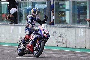 SBK, Magny-Cours, Gara2: tripletta Razgatlioglu, Rea schiantato!
