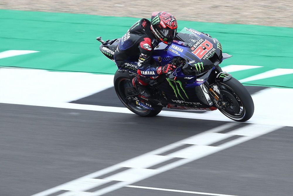 Quartararo verstuikt enkel bij crash op Silverstone: "Heb geluk gehad"