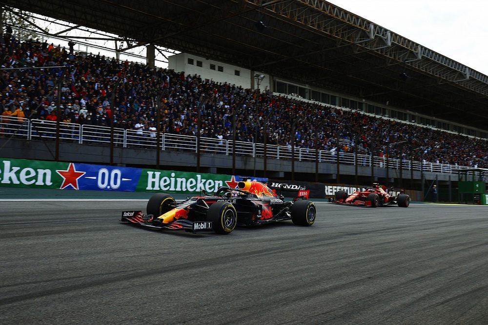 Verstappen: "Belki de bizim de yumuşak lastikle başlamamız lazımdı"