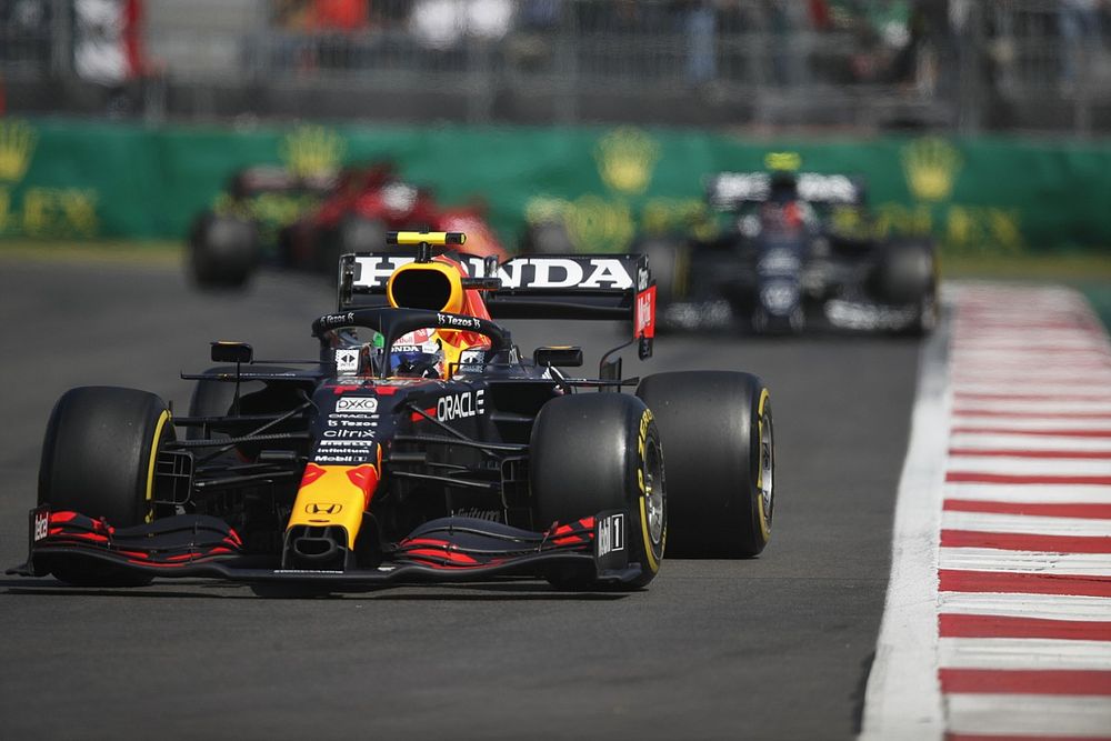 Perez niet tevreden met derde plek: “Een-twee Red Bull was mogelijk”