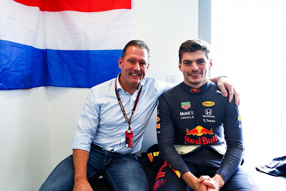 Jos Verstappen over eerste F1-titel zoon Max: "Iedereen had tranen"