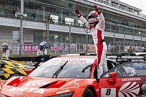 【スーパーGT】8号車ARTA、ついに手にした今季初優勝。SF王者野尻が“覚悟と責任”を持ってチームを牽引