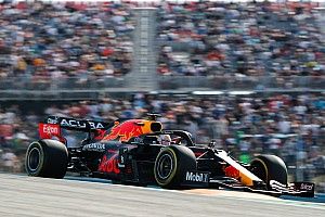Verstappen steekt middelvinger op naar Hamilton: “Stomme idioot”