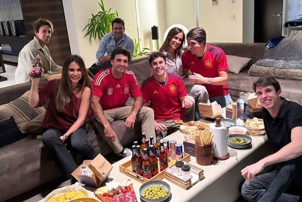 Los Márquez y Sainz sufrieron juntos el partido de España