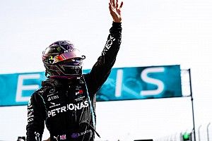 Hamilton le birla la pole a Bottas en una extraña clasificación en Portimao