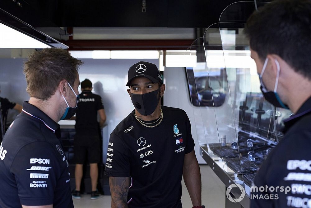 Mercedes using calendar gaps for Hamilton contract talks