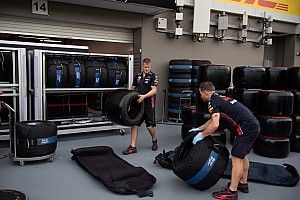 A csapatok tiltakozása után csak fokozatosan tiltaná be a gumimelegítő paplanokat az F1