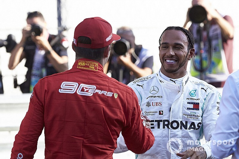 Leclerc Vs. Hamilton Q3-as köre Szocsiból: ennyivel jobb a Ferrari (videó)
