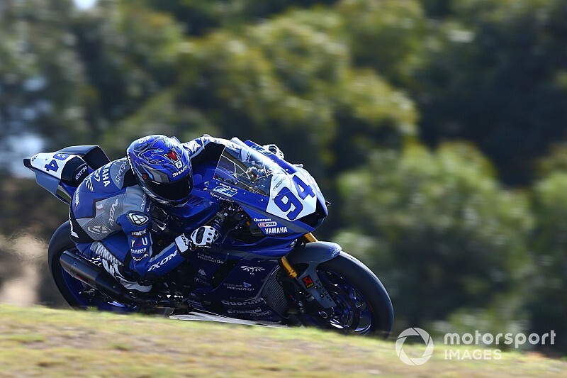 Supersport, Magny-Cours, Libere 1-2: Perolari in testa il venerdì