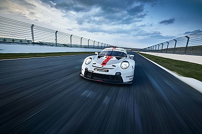 Porsche yenilenen 911 RSR'ı tanıttı