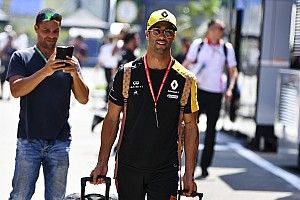 Ricciardo akár kétszer annyit is kereshet a McLarennél, mint Sainz a Ferrarinál
