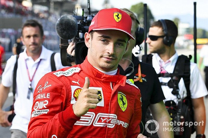 Leclerc op pole na bizar einde kwalificatie, probleem bij Verstappen
