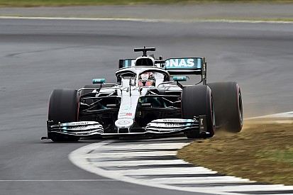 Hamilton re d'Inghilterra, ma che show Verstappen-Leclerc