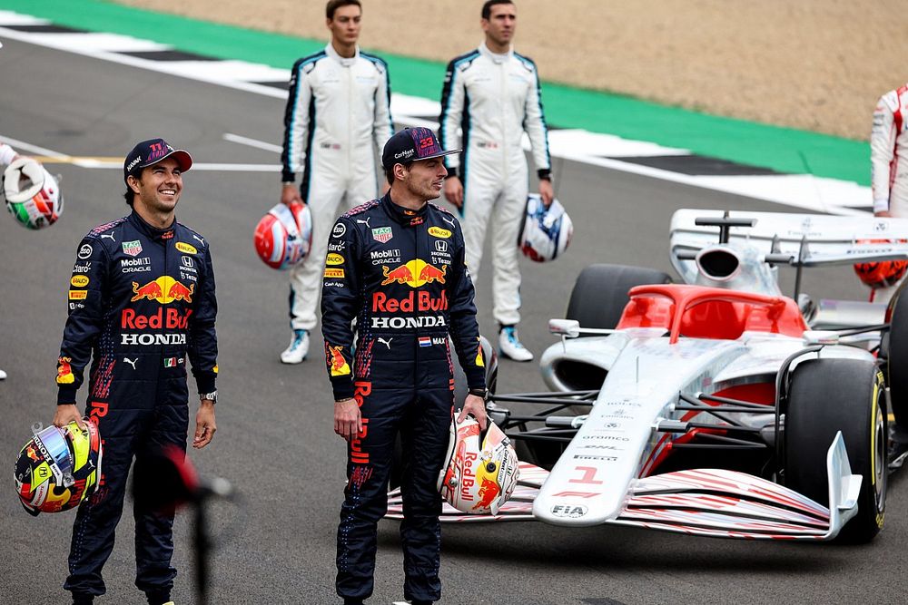 Verstappen bespreekt 2022-auto: "Langzamer, maar hopelijk betere races"