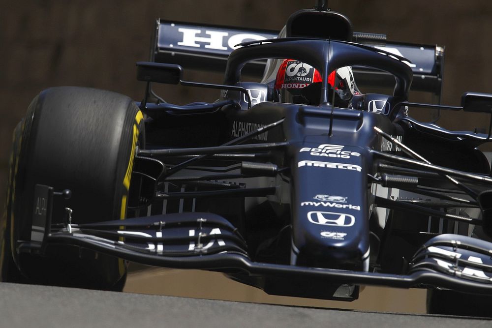 Ферстаппен приложился о стену в FP3, лучшее время у Гасли