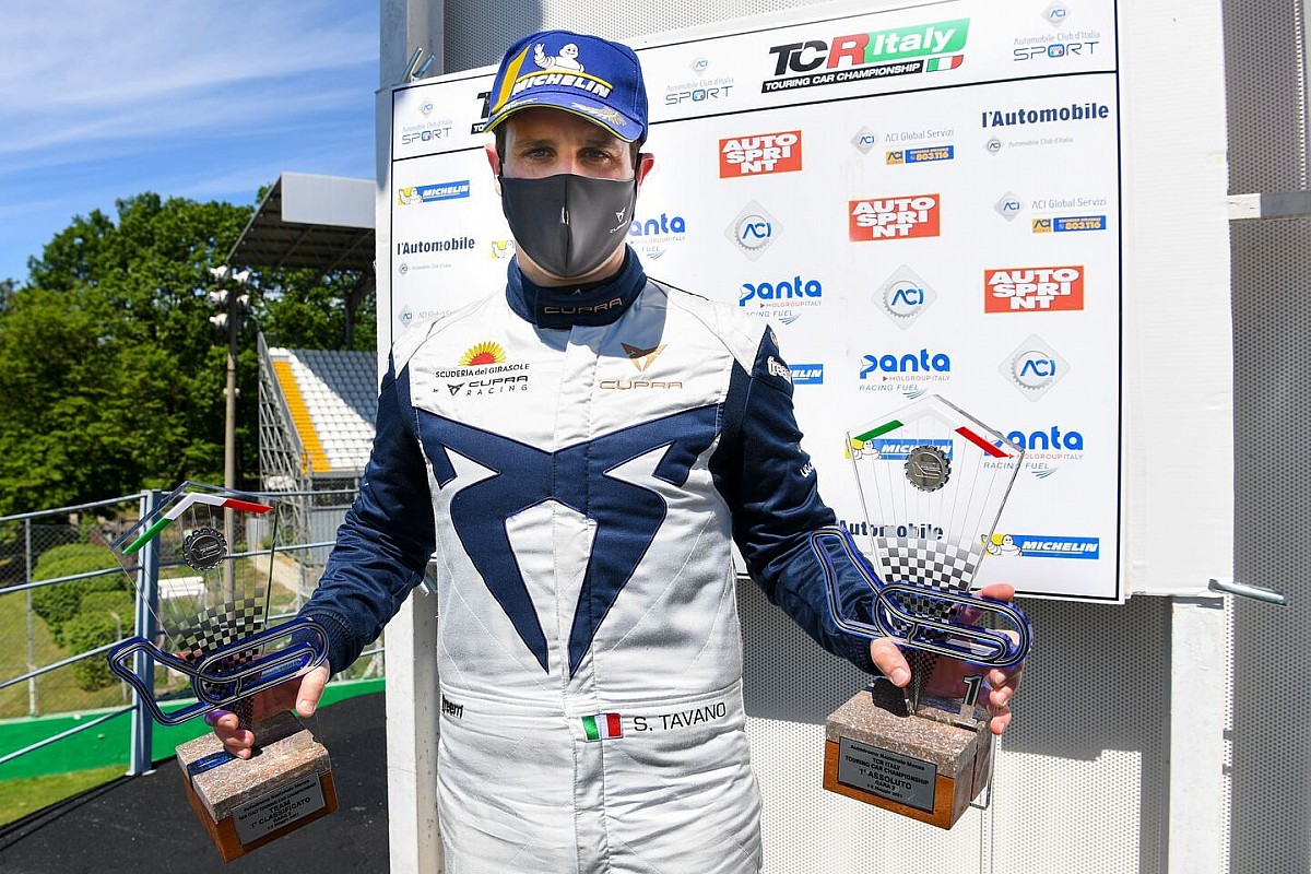 TCR Italy, Tavano commosso: "La doppietta è merito del team"