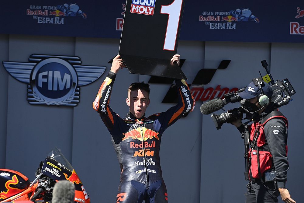 Moto3 Jerez: Acosta 3. zaferini aldı, podyuma giden Deniz son virajda düştü!
